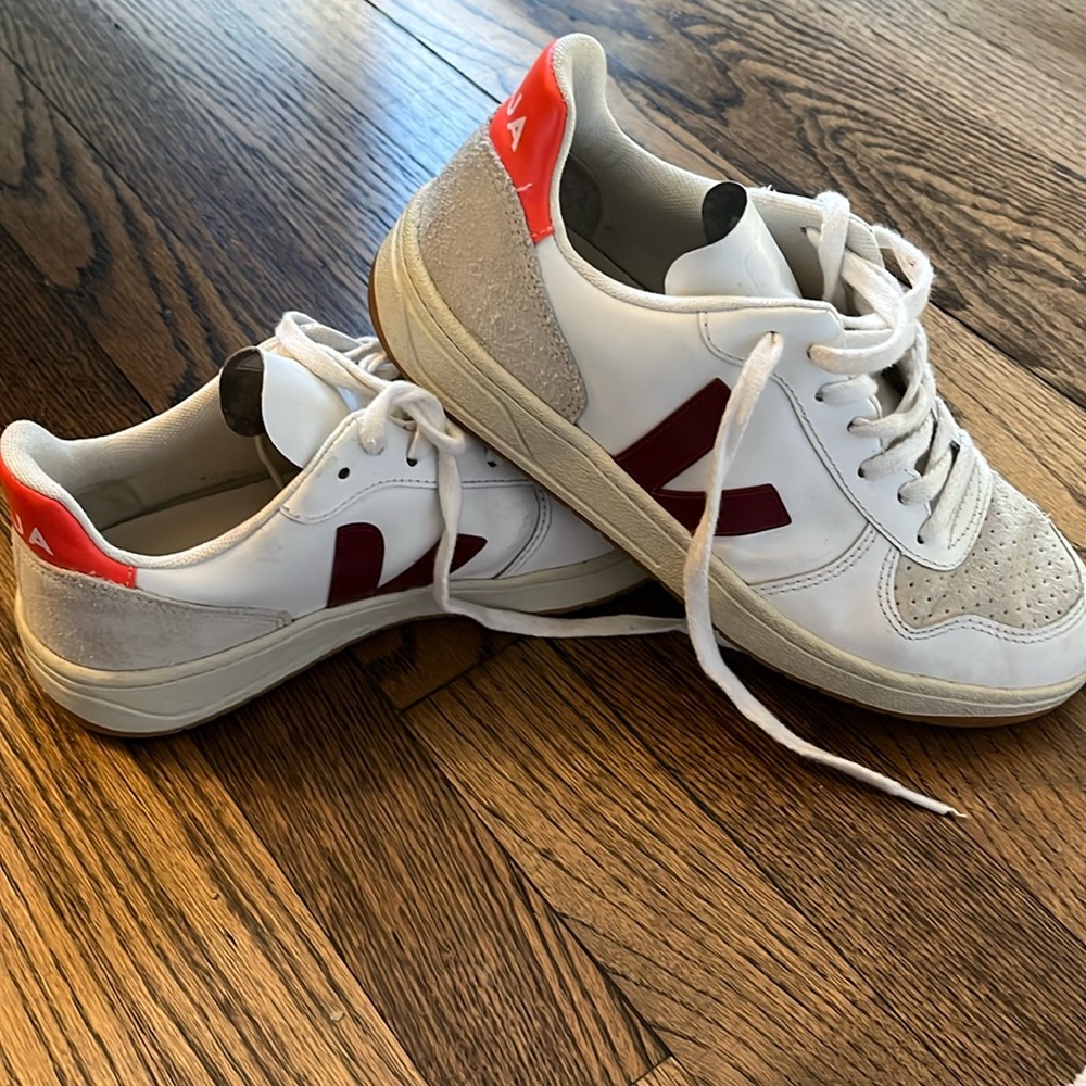 Veja v10 sneakers